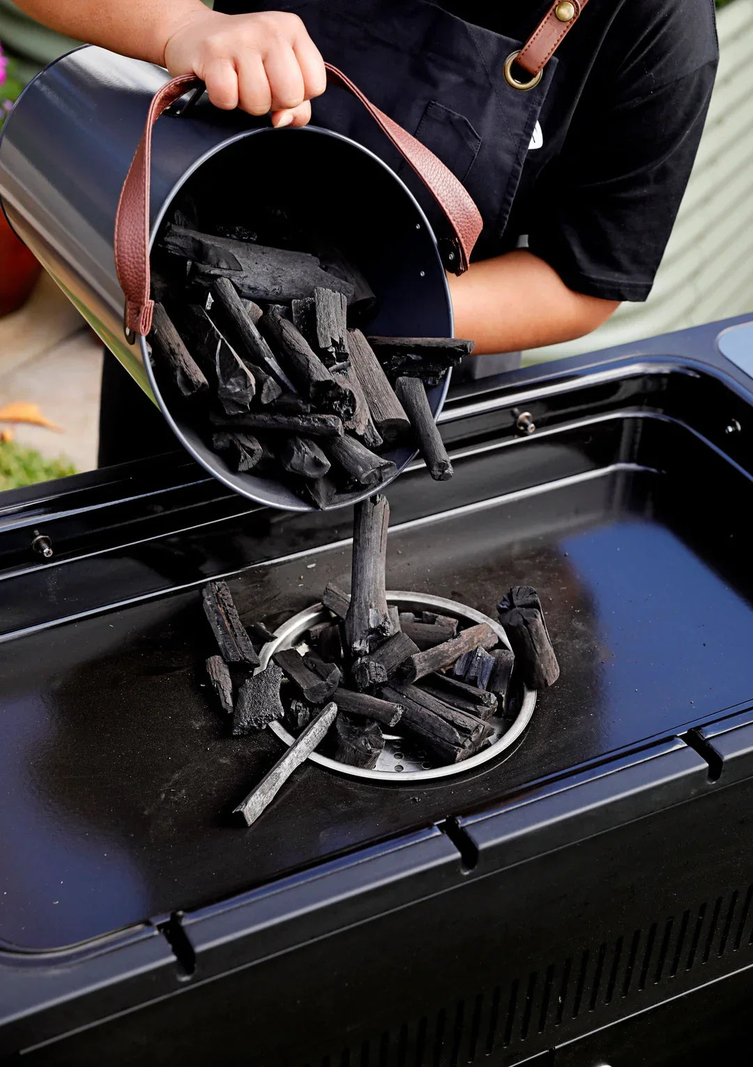 Everdure EHUB2B HUB™ Electric Ignition Charcoal Barbeque (Black)