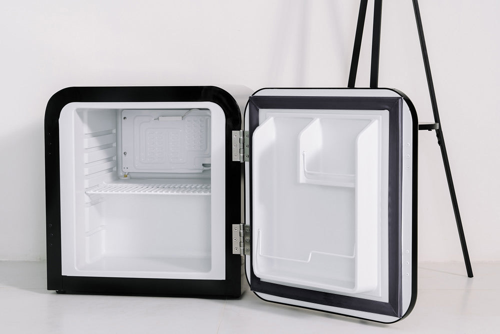 Husky 41L Retro Style Mini Bar Fridge in Black HUSD-RETRO41-BK-AU.1