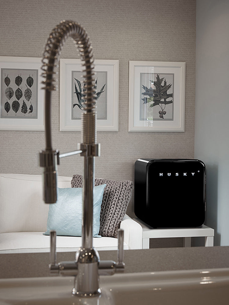 Husky 41L Retro Style Mini Bar Fridge in Black HUSD-RETRO41-BK-AU.1