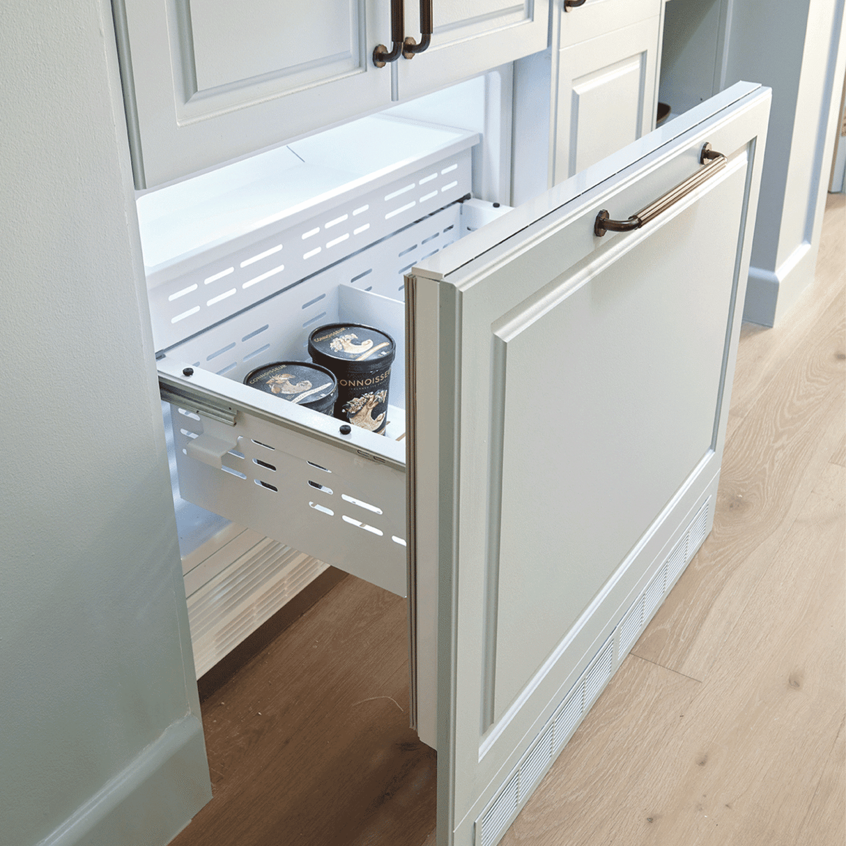 Artusi AINT8900FDI 90cm 439L Integrated French Door Refrigerator wit Ice Maker